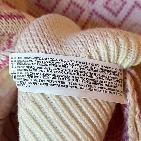 Forever 21 sweater, pink & cream color with hearts & bows, women’s size large - Picture 7 of 8